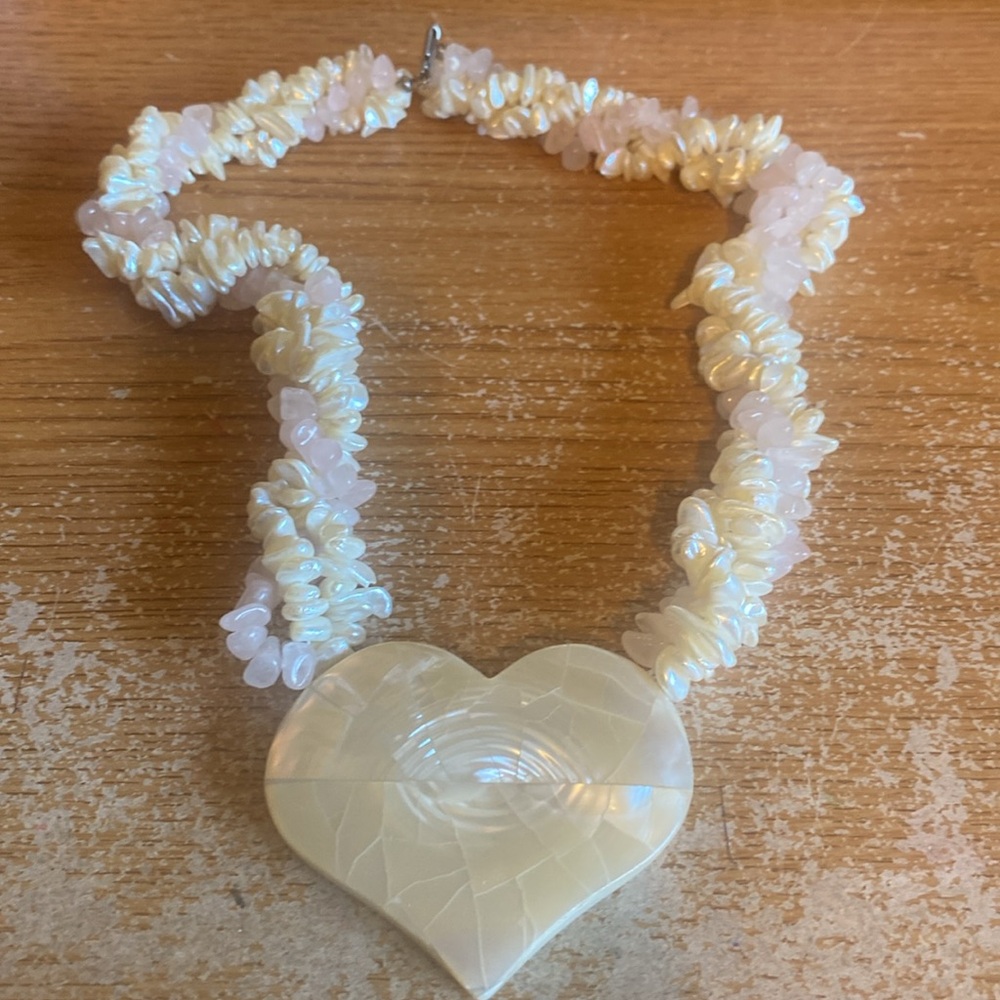 Gorgeous mother of Pearl and pink quartz necklace (JJ) - Picture 3 of 8